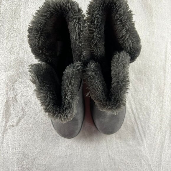 Women's Airwalk Grey Short Winter Boots Sz 8.5 Faux Fur lined Faux Suede Buckles - Picture 3 of 7